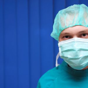 Intervención quirúrgica que erradica hernia umbilical